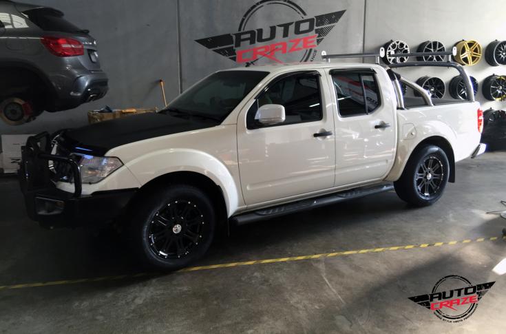 NISSAN NAVARA RAPTOR SATIN BLACK